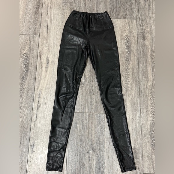 Aritzia Wilfred Free Daria Pant High Rise Black Faux Leather Leggings. Size XS - Picture 2 of 6